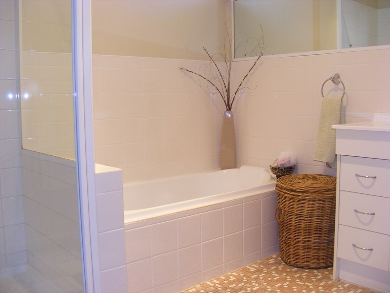 18 Glebe AVENUE, Bega NSW 2550