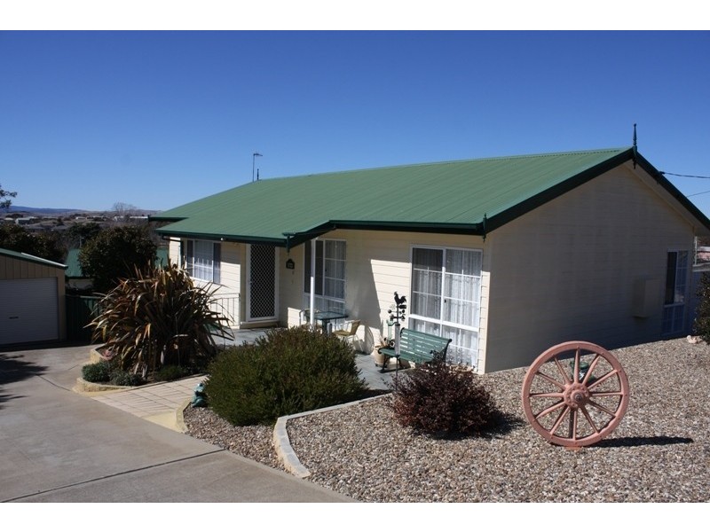 8 Orana Avenue, Cooma NSW 2630