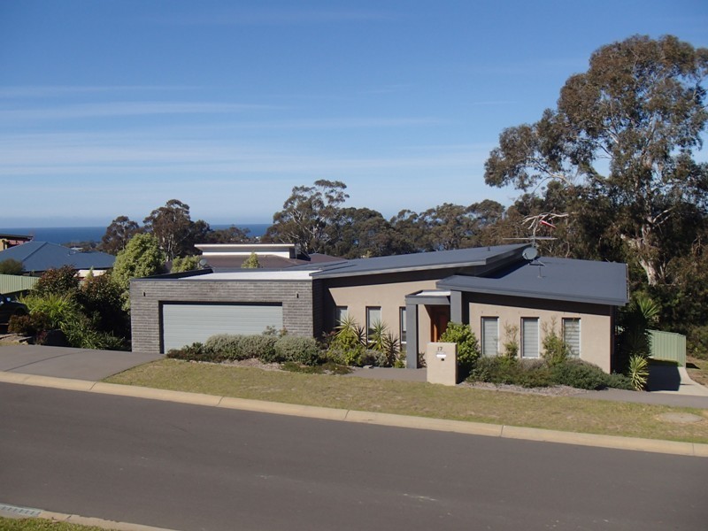 17 The Crest, Merimbula NSW 2548