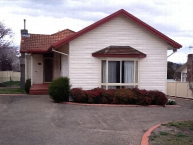 1 Kiewa Place, Cooma NSW 2630