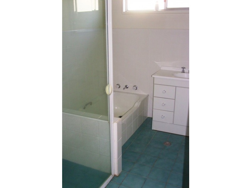 10 Glebe Ave, Bega NSW 2550