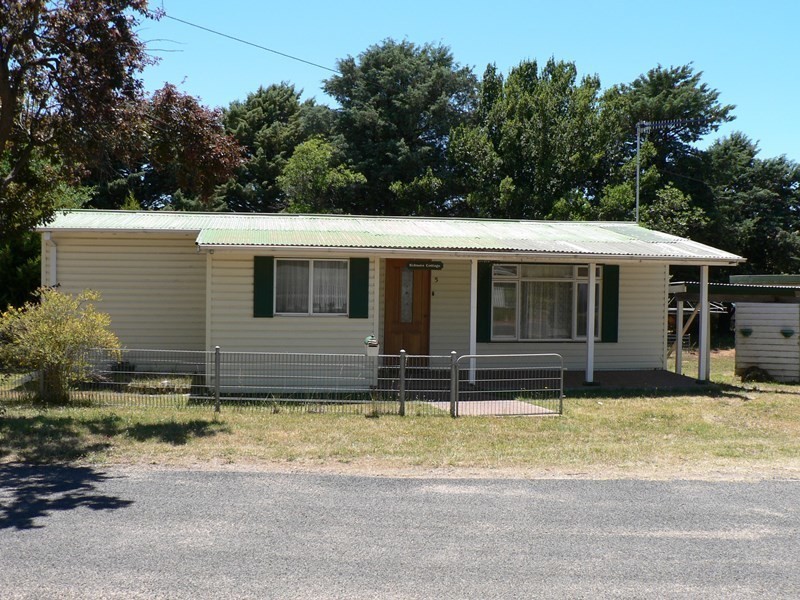 5 Nuralda Place, Cooma NSW 2630