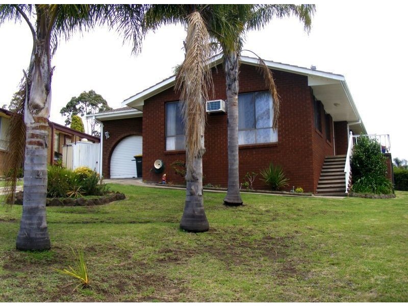 1 Goldberg Place, Bega NSW 2550