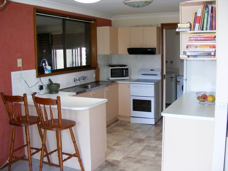 1 Goldberg Place, Bega NSW 2550