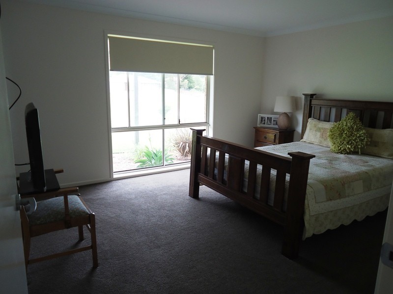 70 Glen Mia, Bega NSW 2550