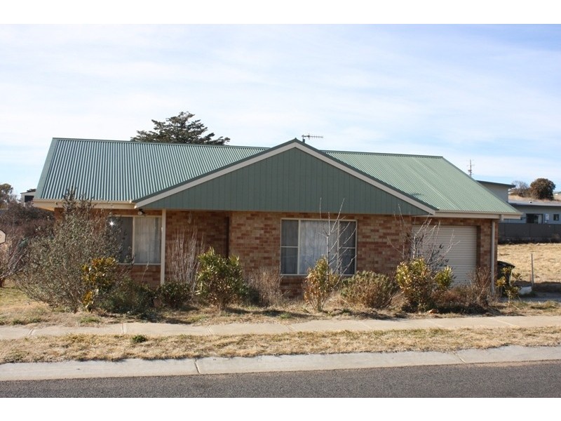 16 East Camp Drive, Cooma NSW 2630