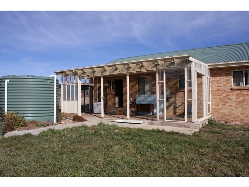 16 East Camp Drive, Cooma NSW 2630