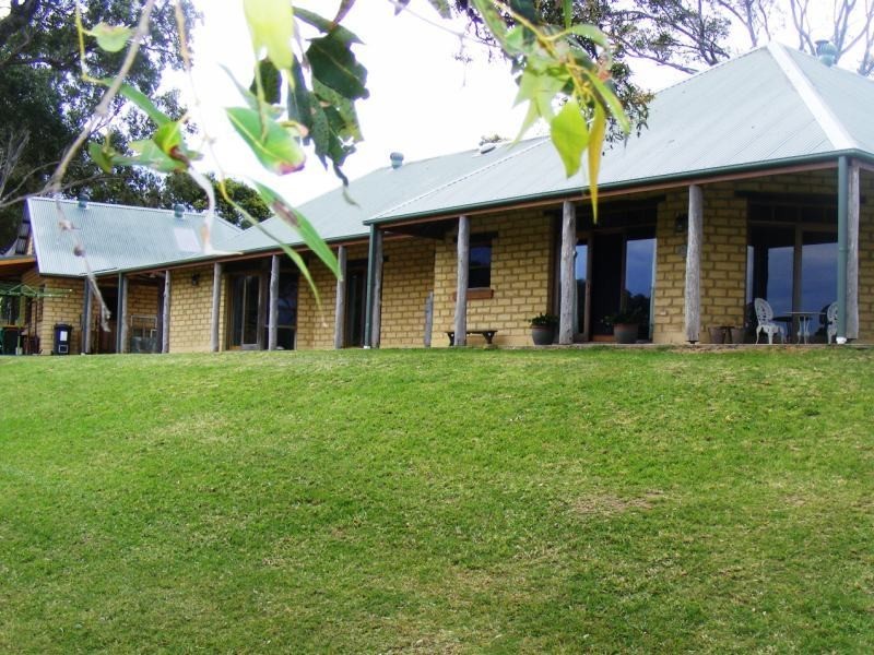 77 Mountview Close, Bega NSW 2550