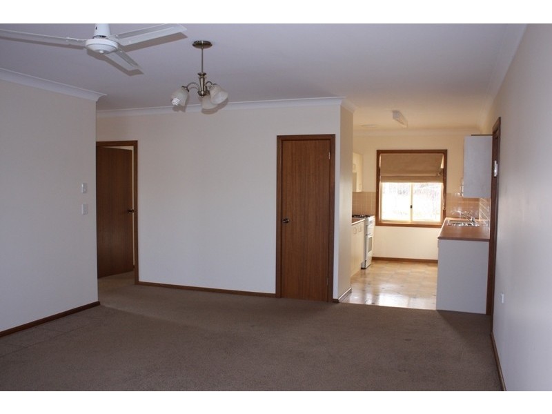 16 East Camp Drive, Cooma NSW 2630