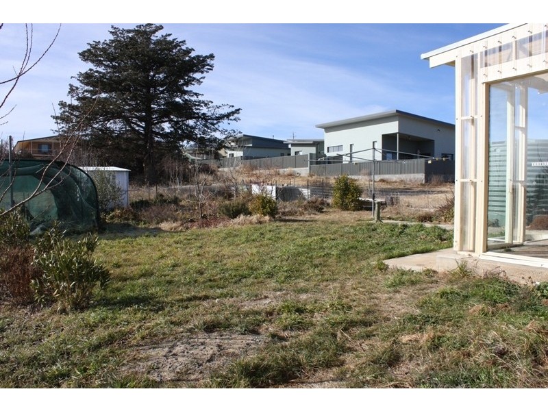 16 East Camp Drive, Cooma NSW 2630