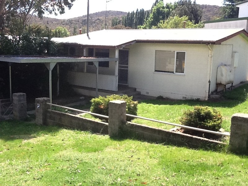 2/4 Kerwan St, Cooma NSW 2630