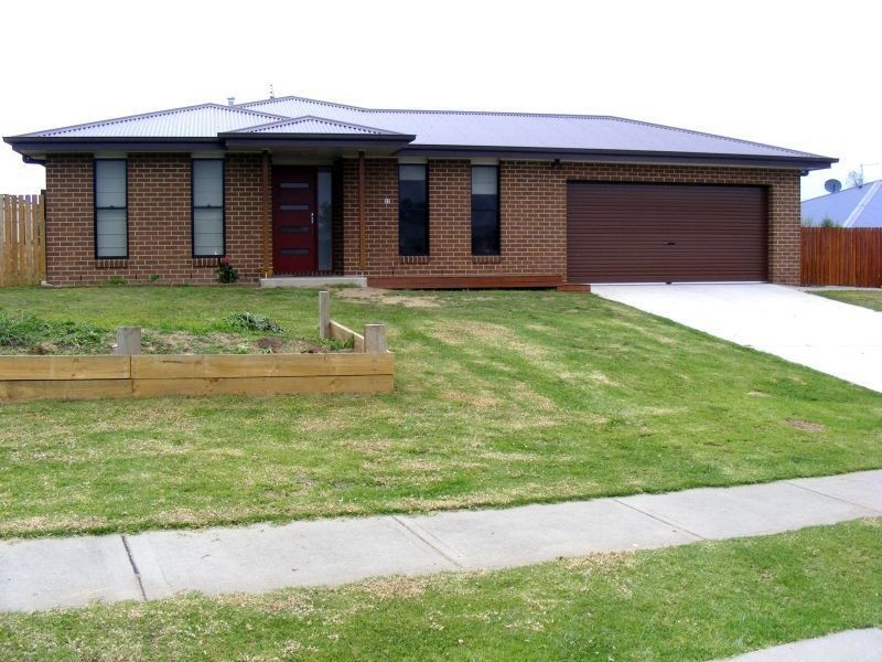 22 Koma Circuit, Bega NSW 2550