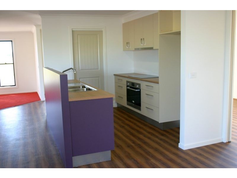 22 Koma Circuit, Bega NSW 2550