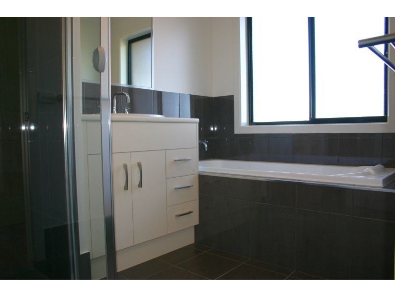 22 Koma Circuit, Bega NSW 2550