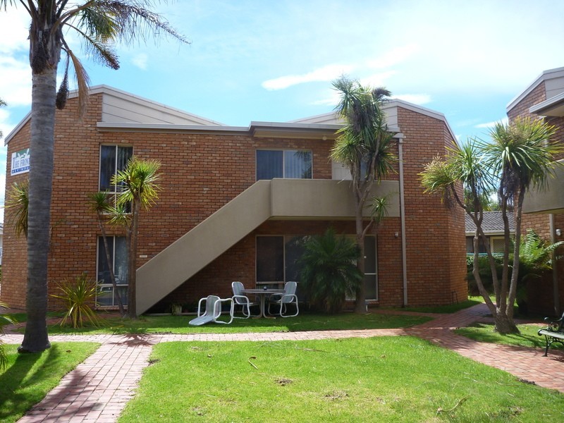 2/4 Cameron, Merimbula NSW 2548