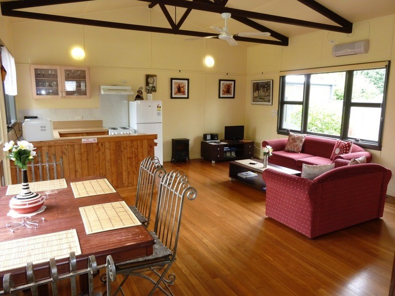 35A Lakeview Avenue, Merimbula NSW 2548