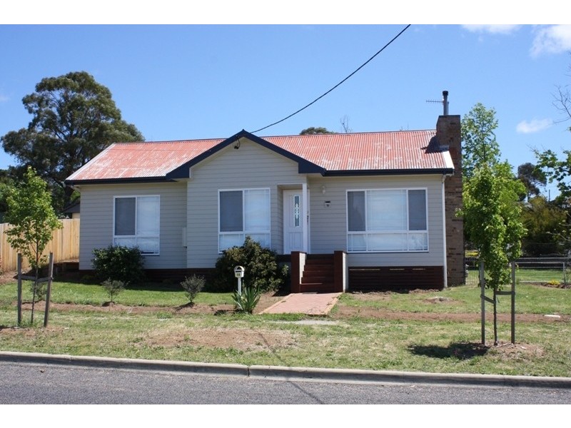 19 Baroona Avenue, Cooma NSW 2630