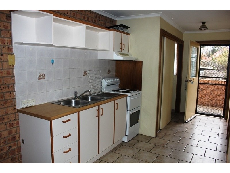 2/190 Sharp Street, Cooma NSW 2630