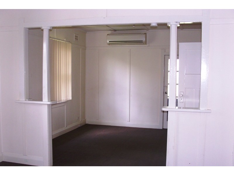 27 Parker St, Bega NSW 2550