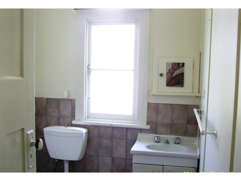 27 Parker St, Bega NSW 2550