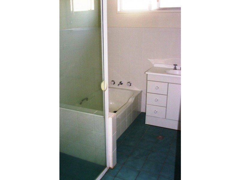 10 Glebe Ave, Bega NSW 2550