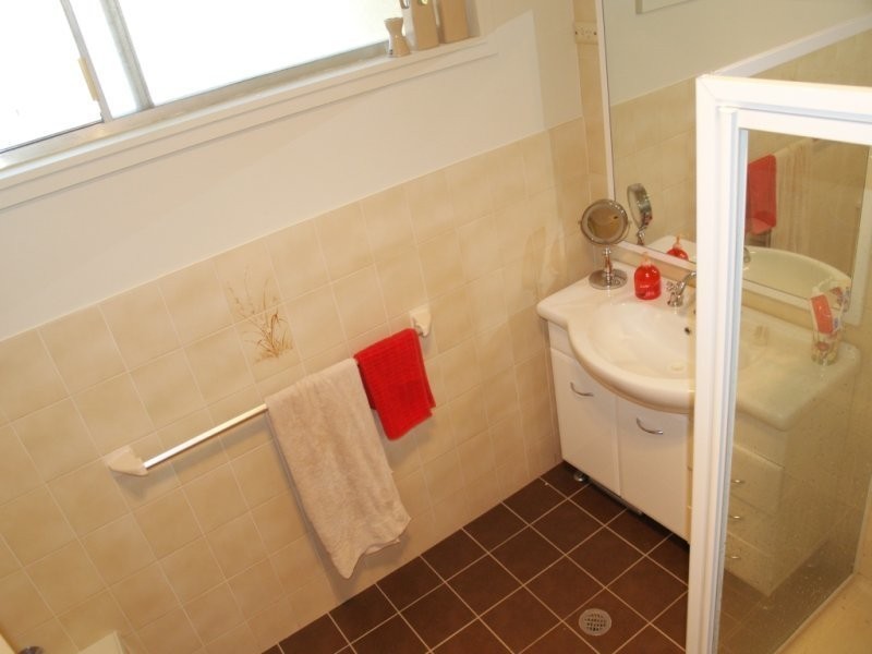 32 Tathra Road, Bega NSW 2550