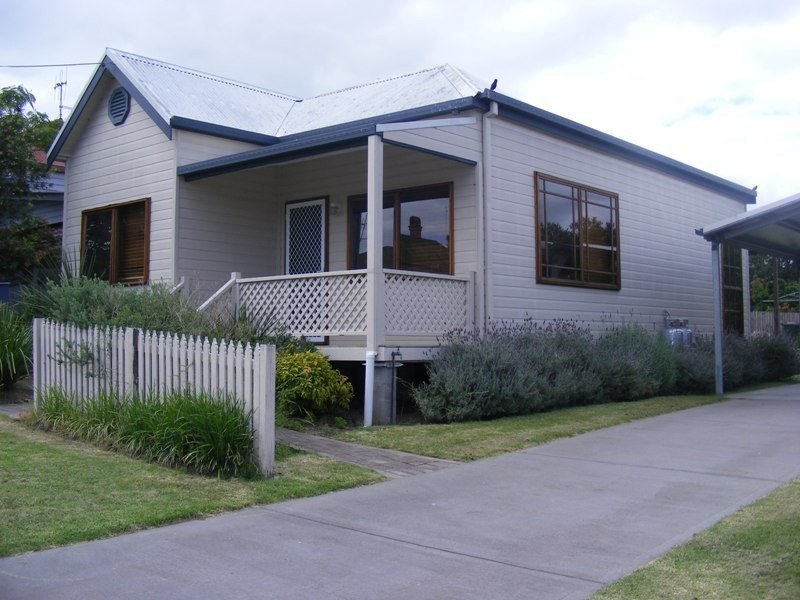 1 Sattler Street, Bega NSW 2550