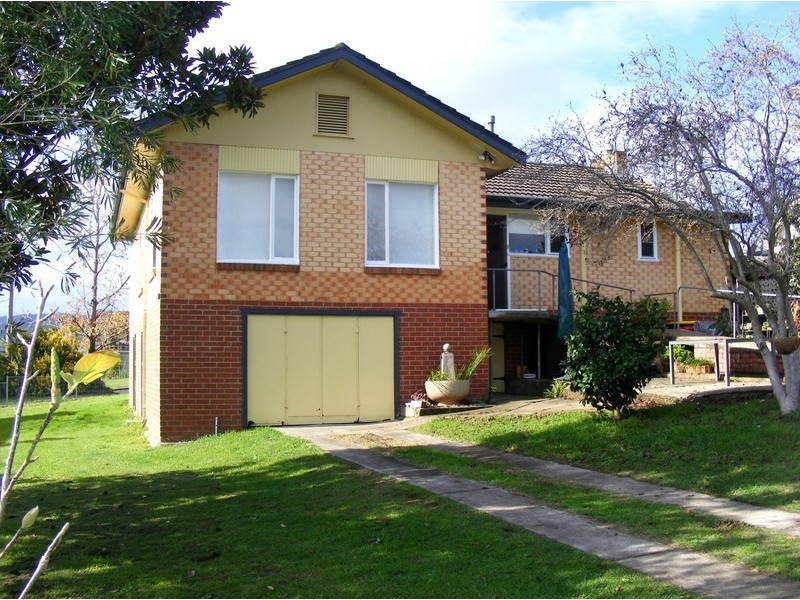 5 Tathra Road, Bega NSW 2550