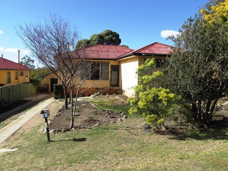 4 McDonald Avenue, Cooma NSW 2630