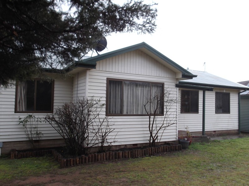 221 Maybe Street, Bombala NSW 2632