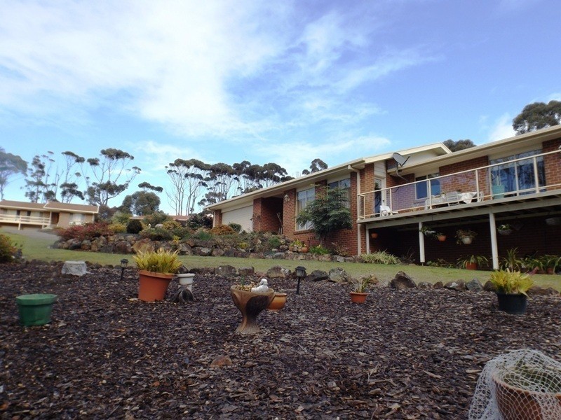 11 Flora Court, Tura Beach NSW 2548