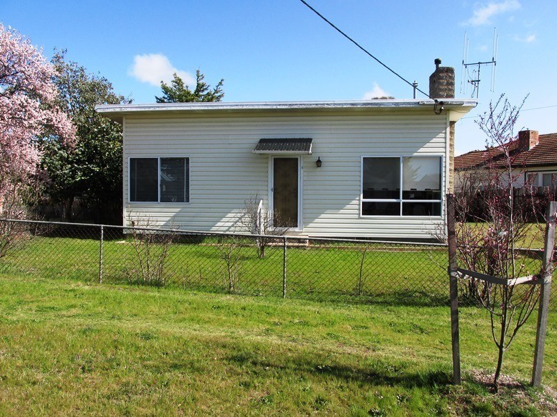 9  Bligh Street, Cooma NSW 2630