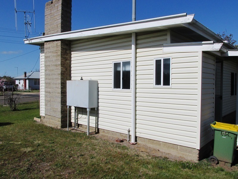 9  Bligh Street, Cooma NSW 2630