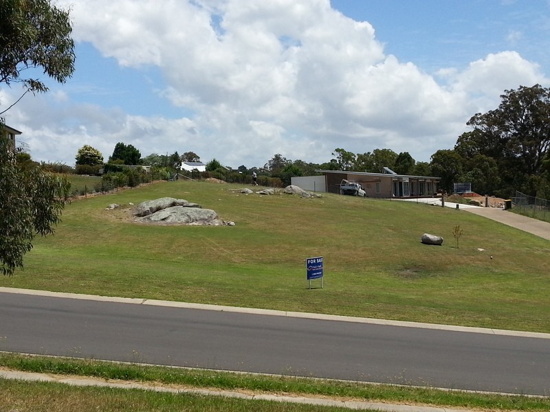 77 Glen Mia Drive, Bega NSW 2550