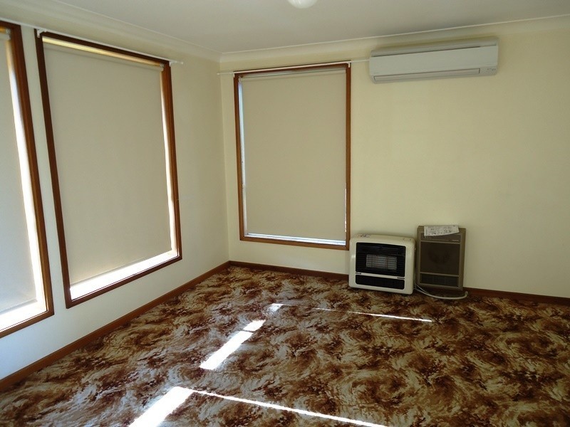 2 Gregory Way, Bega NSW 2550