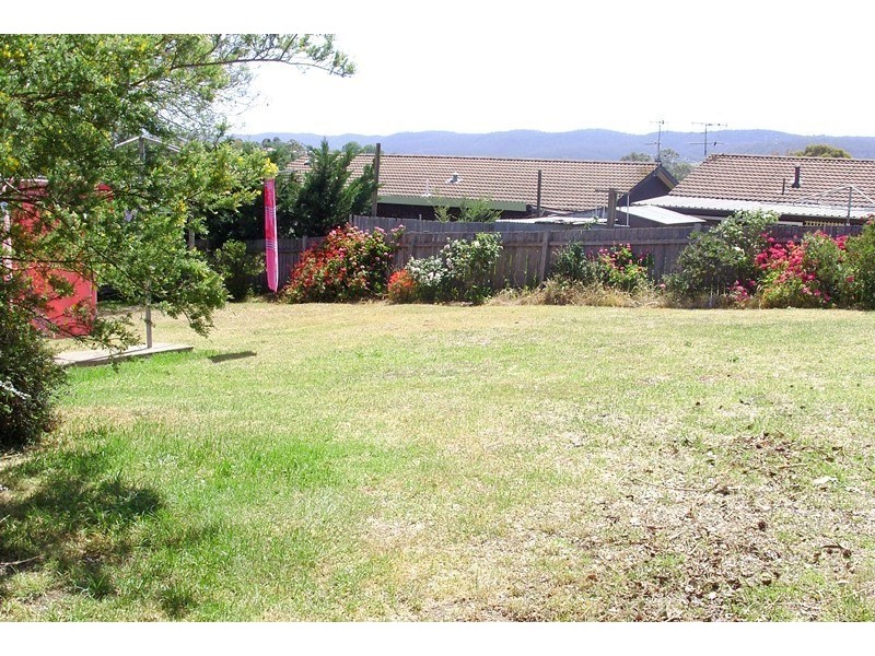 2 Gregory Way, Bega NSW 2550