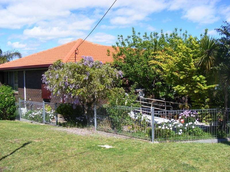 8 Mckee Drive, Bega NSW 2550