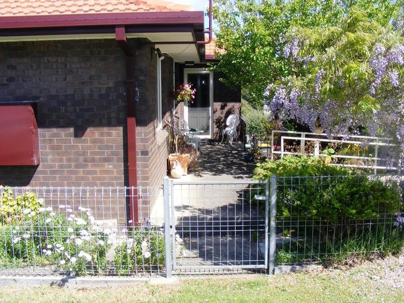 8 Mckee Drive, Bega NSW 2550