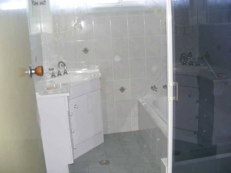 8 Mckee Drive, Bega NSW 2550