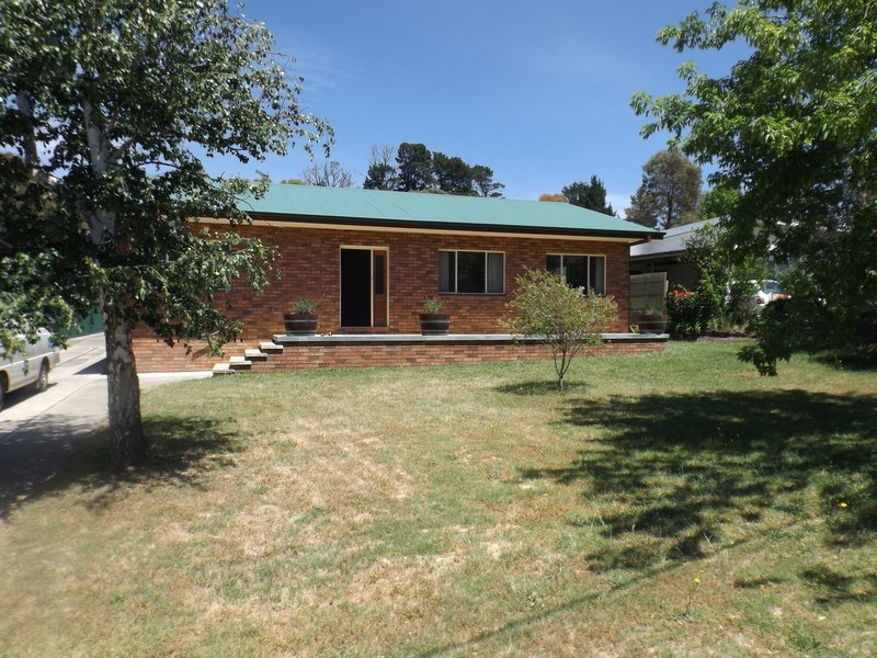 7 McDonald Avenue, Cooma NSW 2630