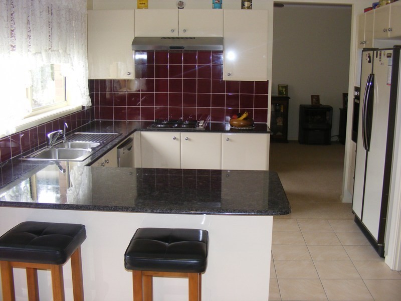 10 Glen Mia Drive, Bega NSW 2550