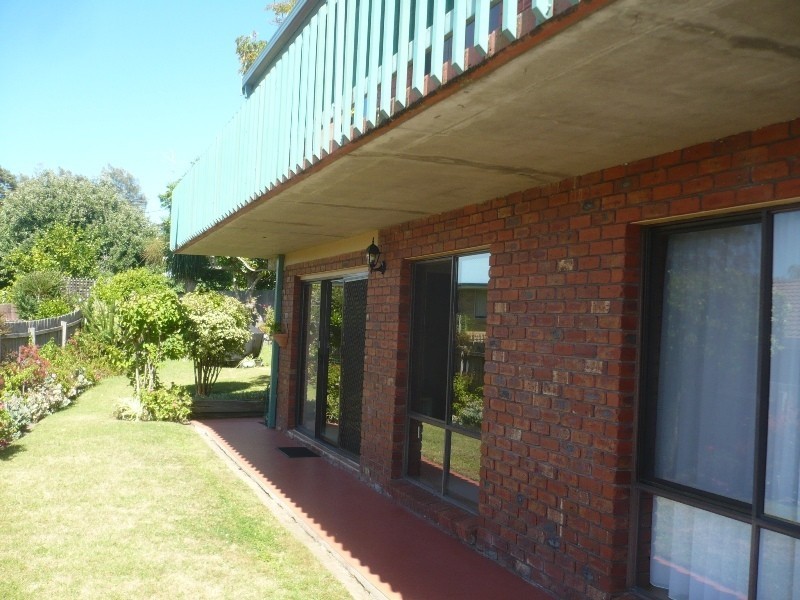 2/23 Yarrawood Ave, Merimbula NSW 2548