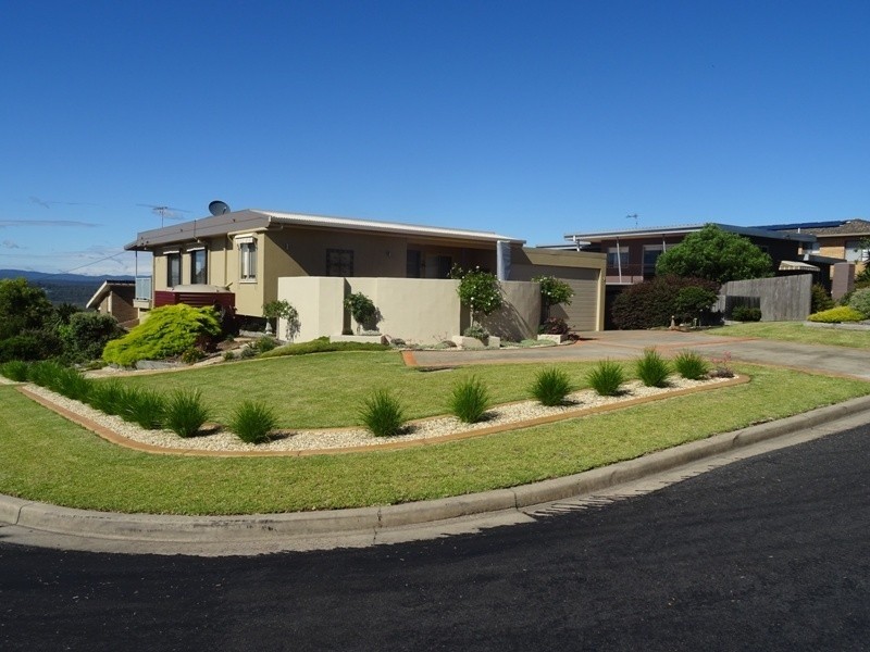 12 Seaview Avenue, Merimbula NSW 2548