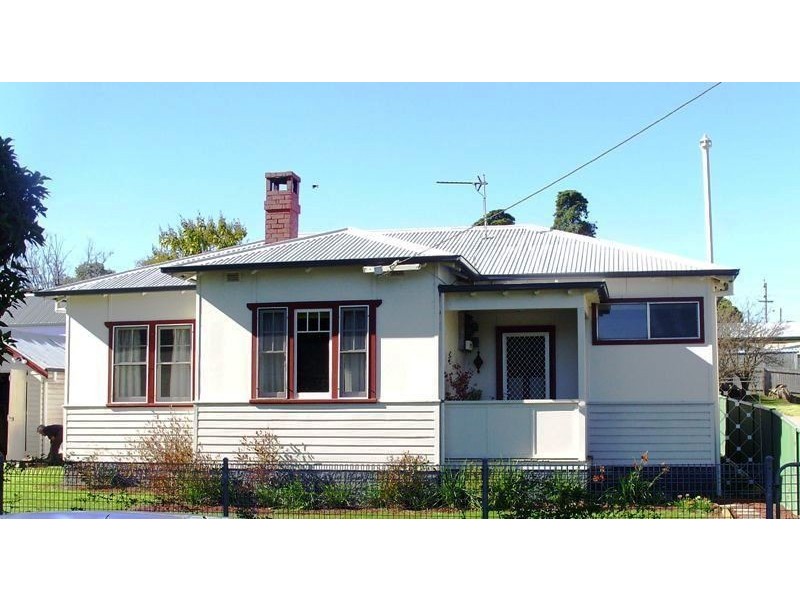4 Canning Street, Bega NSW 2550