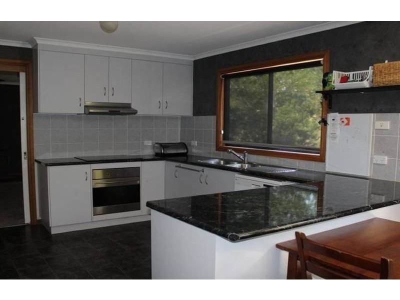 3 Wattle Place, Bega NSW 2550