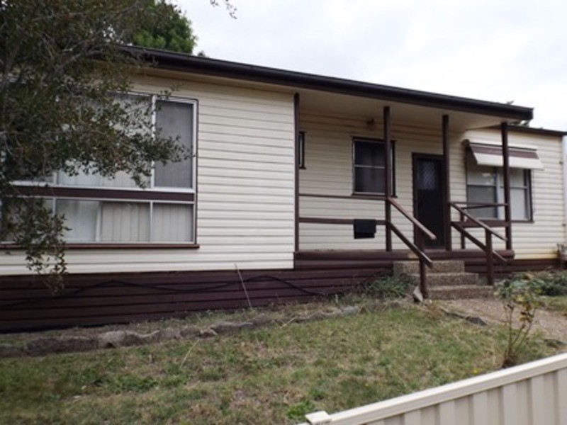 1 Jerrang Avenue, Cooma NSW 2630