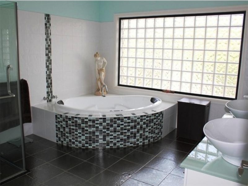 37 Glen Mia Drive, Bega NSW 2550