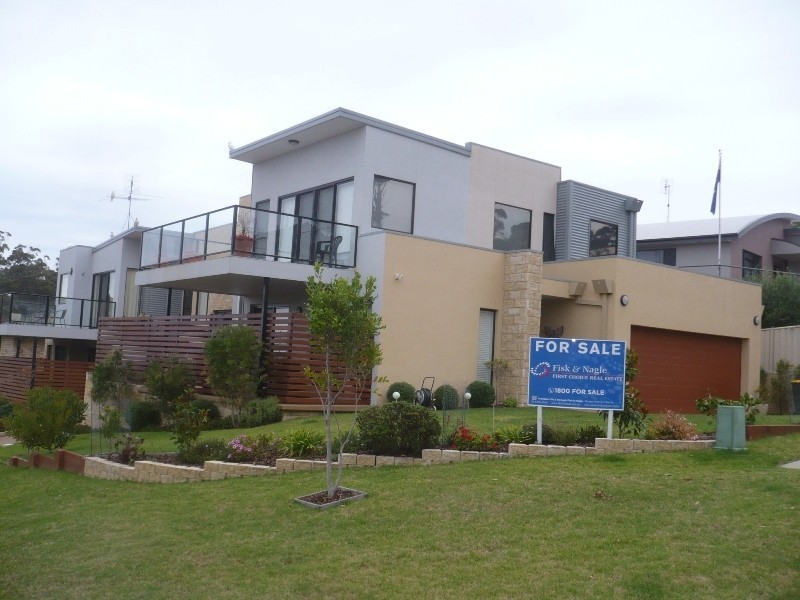 2a  Elizabeth Parade, Tura Beach NSW 2548