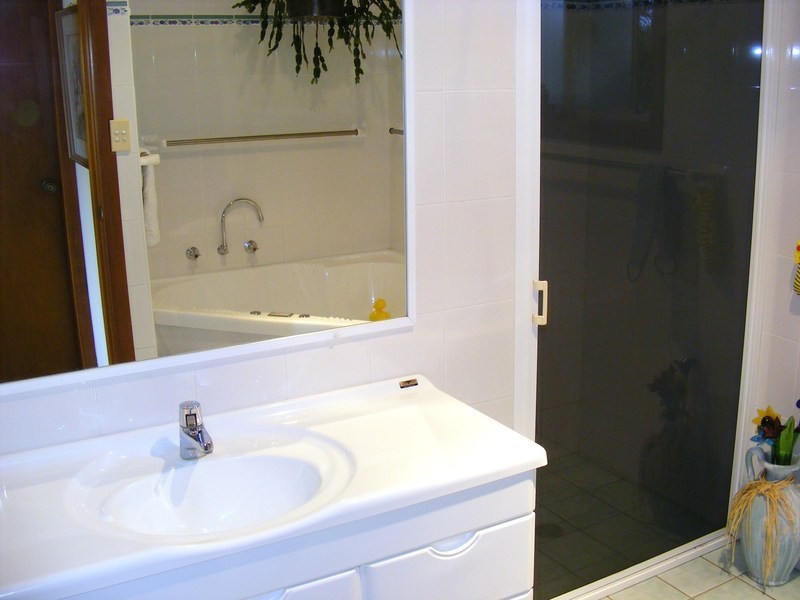 5  Glebe Avenue, Bega NSW 2550