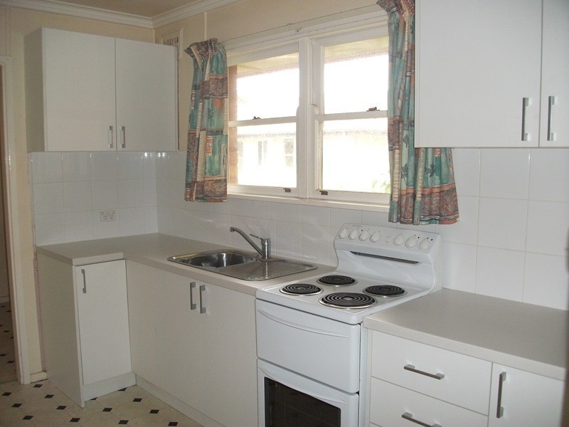 16 Stephens Street, Bombala NSW 2632